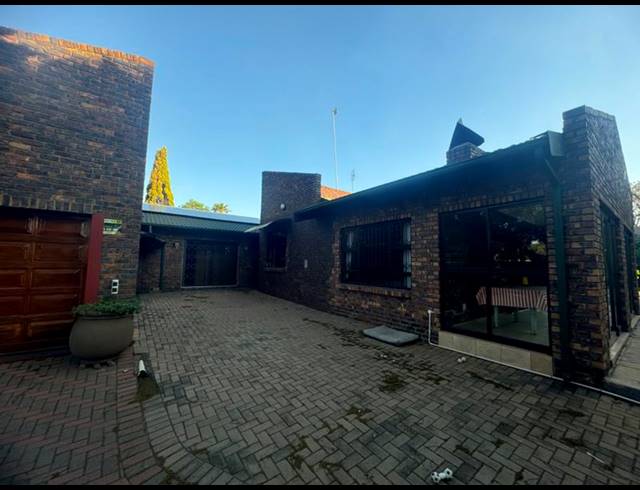 4 BEDROOM HOUSE FOR SALE IN AERORAND